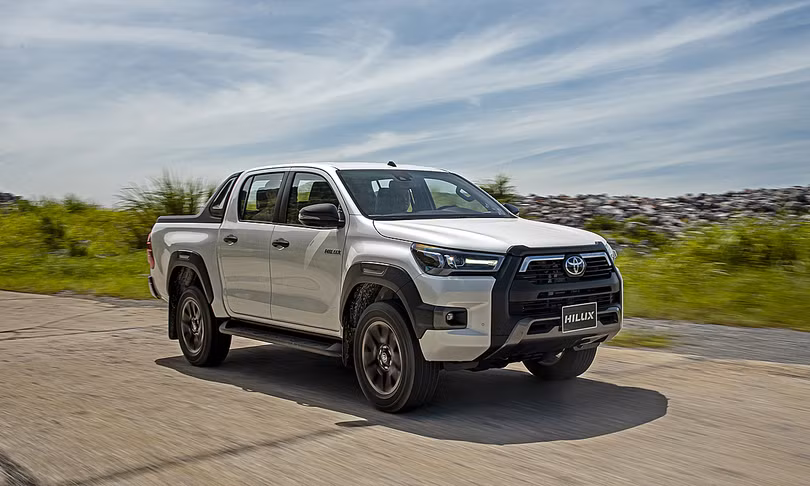 Toyota Việt Nam tạm dừng bán Hilux vì sợ chất lượng diesel