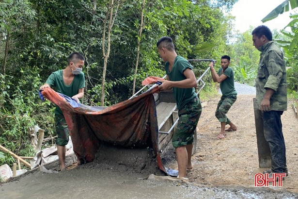 Tuổi trẻ Hà Tĩnh ra quân ngày cao điểm Tình nguyện chung tay xây dựng nông thôn mới”