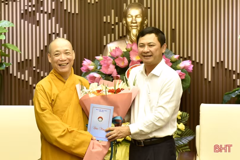 Ban Trị sự Giáo hội Phật giáo Việt Nam tỉnh Hà Tĩnh nhiệm kỳ 2022-2027 chào xã giao lãnh đạo tỉnh