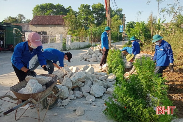 Tuổi trẻ Hà Tĩnh ra quân ngày cao điểm Tình nguyện chung tay xây dựng nông thôn mới”