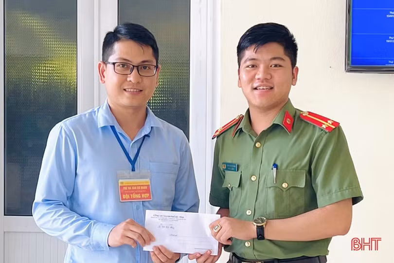 Công an TP Hà Tĩnh giúp trao trả 16,7 triệu đồng cho người đánh rơi