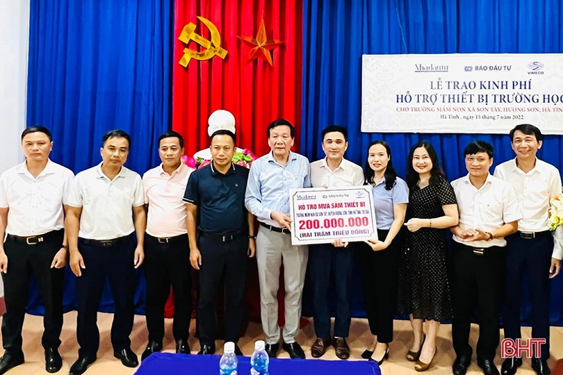 Trao hỗ trợ 200 triệu đồng cho trường mầm non ở Hương Sơn