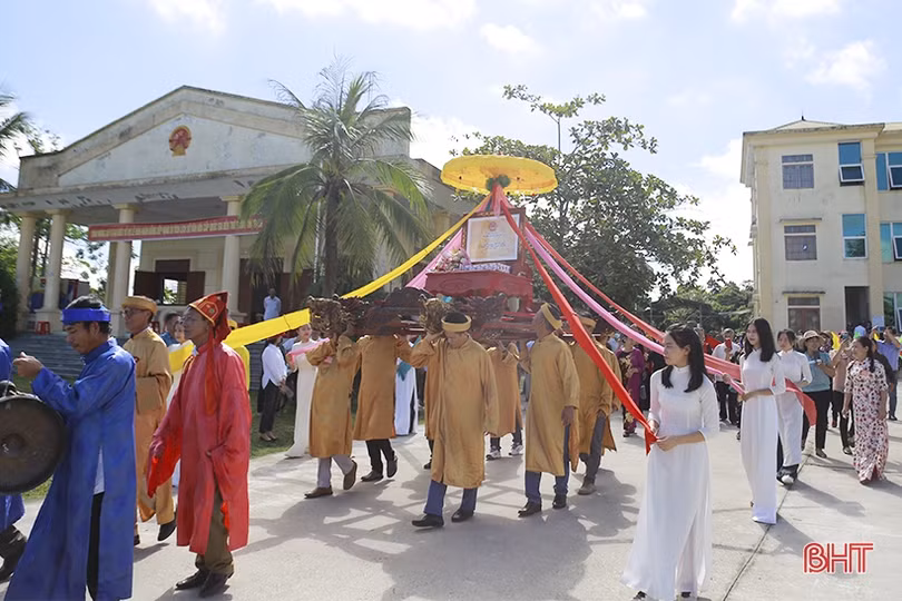 Đón bằng di tích lịch sử - văn hoá cấp Quốc gia đền thờ Dương Trí Trạch 