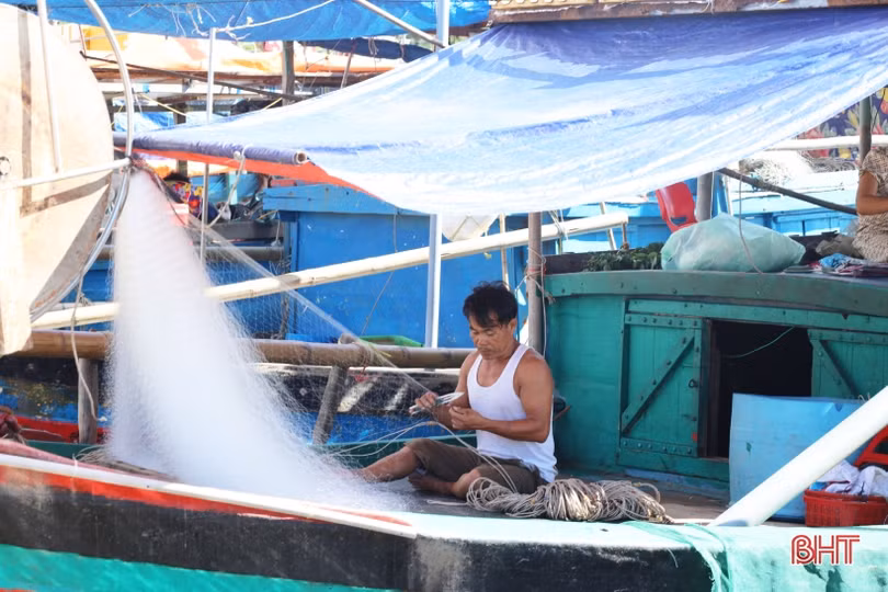 Giá xăng dầu giảm, ngư dân Hà Tĩnh phấn khởi ra khơi