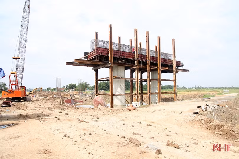 Thống nhất mượn đường công vụ thi công cầu vượt đoạn cao tốc Diễn Châu - Bãi Vọt qua Hà Tĩnh