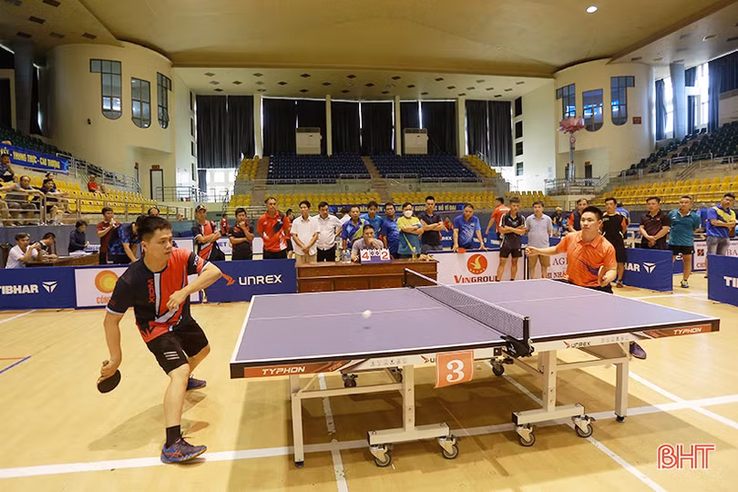 Những trận chung kết kịch tính trong ngày thứ 2 Giải Bóng bàn Báo Hà Tĩnh