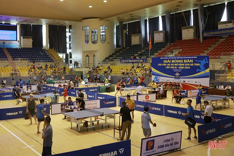 Các VĐV bứt phá trong ngày đầu thi đấu Giải Bóng bàn các CLB mở rộng Báo Hà Tĩnh
