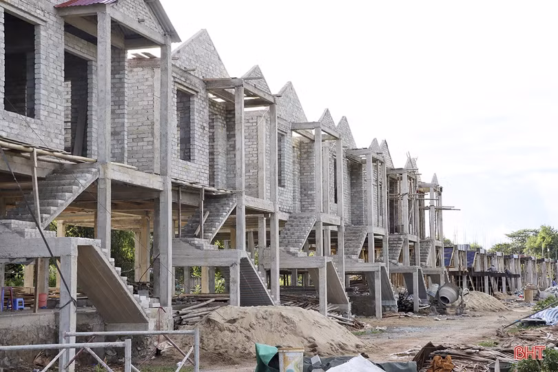 Đẩy nhanh tiến độ xây dựng nhà ở cho người dân làng vạn chài thôn Tiền Phong