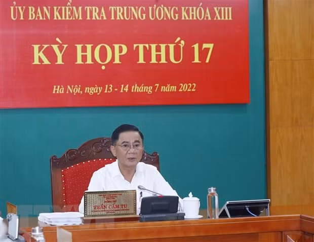 Xem xét kỷ luật và đề nghị kỷ luật một số đảng viên, tổ chức đảng