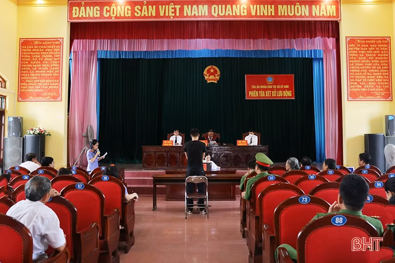 Chưa chấp hành xong án phạt cai nghiện lại mua ma tuý về dùng dần