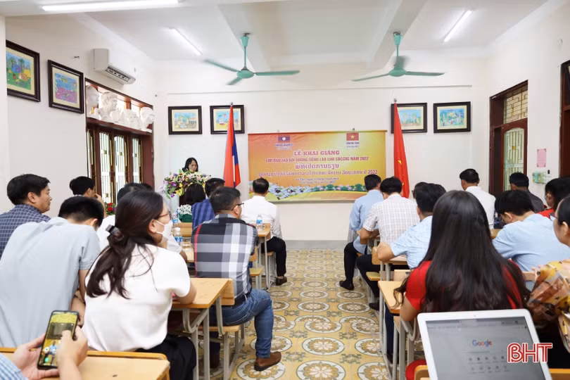 53 cán bộ, công chức, viên chức Hà Tĩnh tham gia bồi dưỡng tiếng Lào