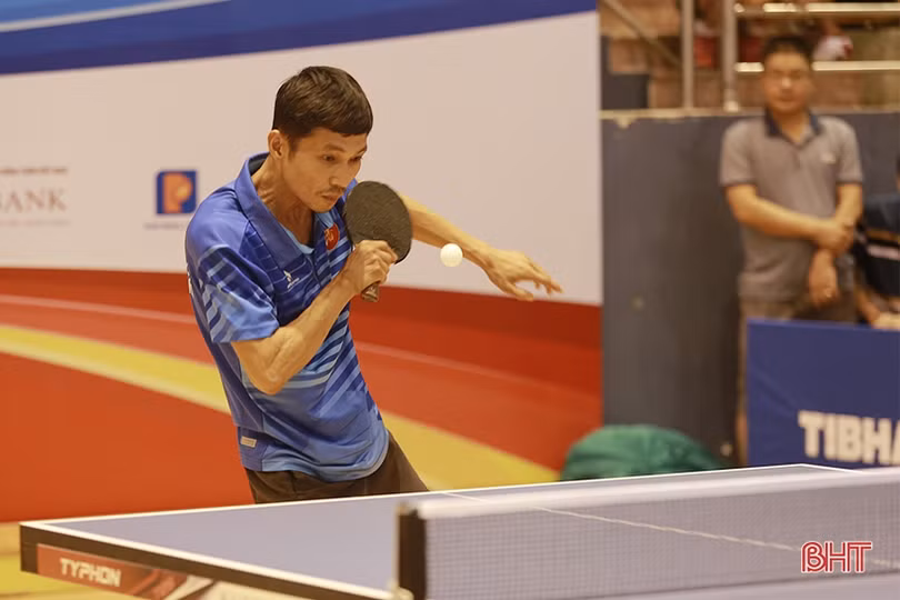 Những trận chung kết kịch tính trong ngày thứ 2 Giải Bóng bàn Báo Hà Tĩnh