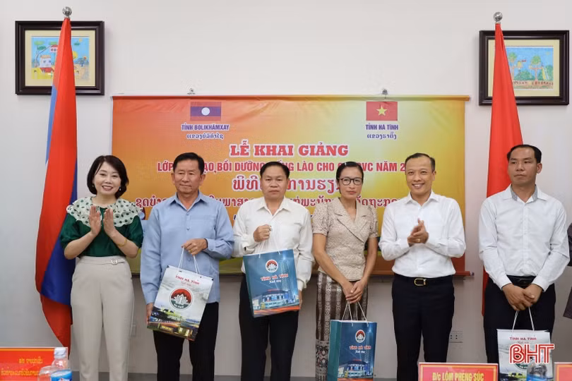 53 cán bộ, công chức, viên chức Hà Tĩnh tham gia bồi dưỡng tiếng Lào