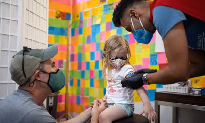 Thế giới đứng trước làn sóng dịch Covid-19 mới