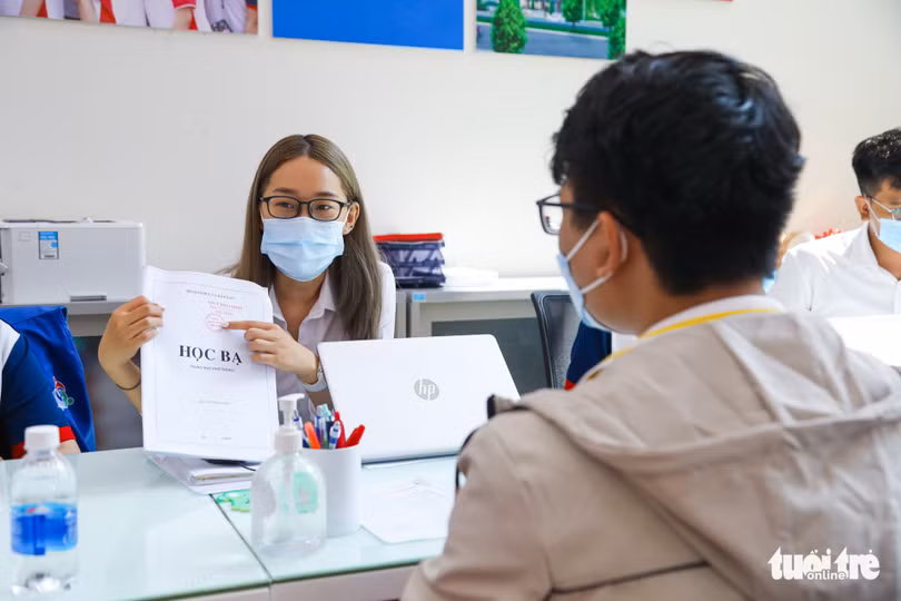 Tuyển sinh đại học 2022: Điểm chuẩn xét học bạ cao ngất ngưởng