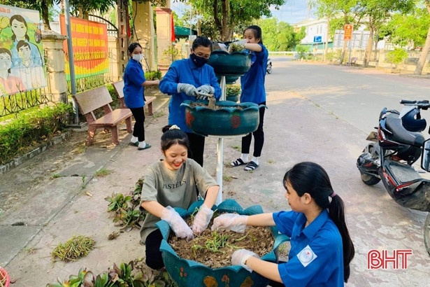 Tuổi trẻ Hà Tĩnh ra quân ngày cao điểm Tình nguyện chung tay xây dựng nông thôn mới”