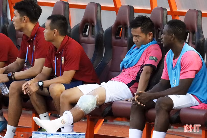 Tiền vệ Đinh Thanh Trung lỡ hẹn trận derby xứ Nghệ