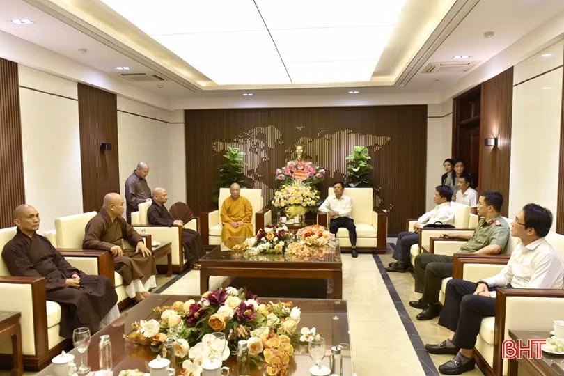 Ban Trị sự Giáo hội Phật giáo Việt Nam tỉnh Hà Tĩnh nhiệm kỳ 2022-2027 chào xã giao lãnh đạo tỉnh