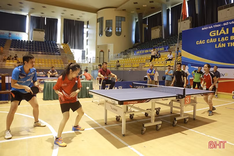 Hấp dẫn các trận chung kết đôi nam nữ ngày thi đấu thứ 3 Giải Bóng bàn các CLB mở rộng Báo Hà Tĩnh