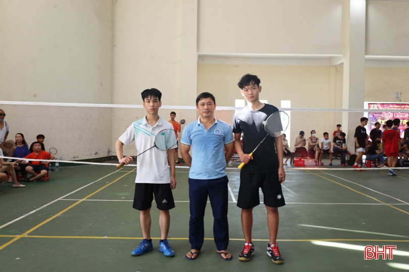 Gần 100 VĐV tham dự Giải Cầu lông thanh thiếu niên và nhi đồng tại TP Hà Tĩnh