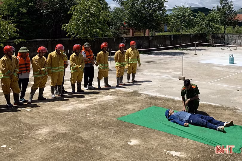 Ra mắt “Tổ tình nguyện tham gia PCCC&CNCH” đầu tiên ở Hương Khê