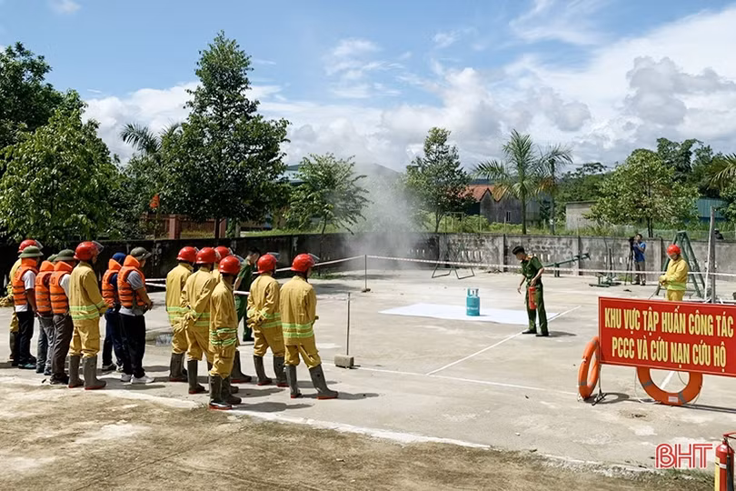 Ra mắt “Tổ tình nguyện tham gia PCCC&CNCH” đầu tiên ở Hương Khê