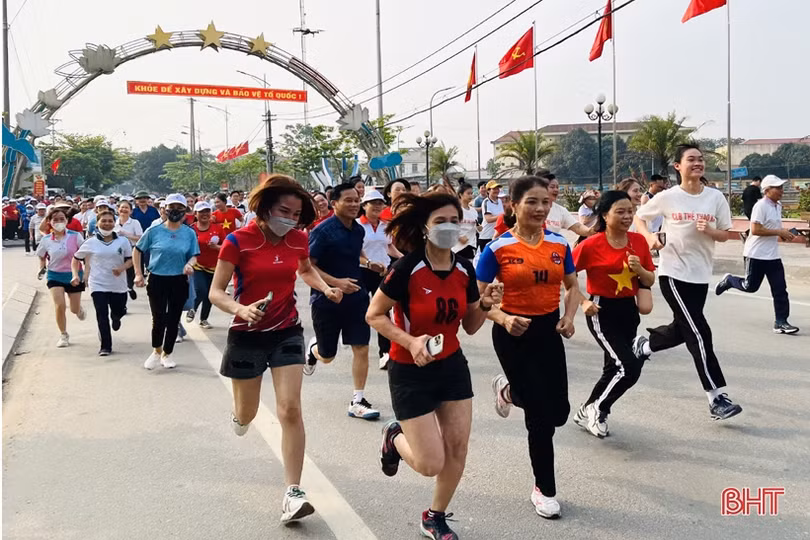 Gần 350 người tham gia “Ngày chạy Olympic vì sức khỏe toàn dân” ở Hương Sơn