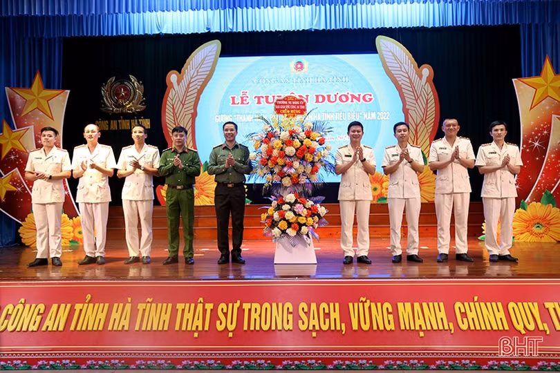 Tuyên dương 18 thanh niên, phụ nữ Công an Hà Tĩnh tiêu biểu