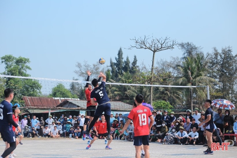 Khởi tranh Giải Bóng chuyền nam huyện Nghi Xuân