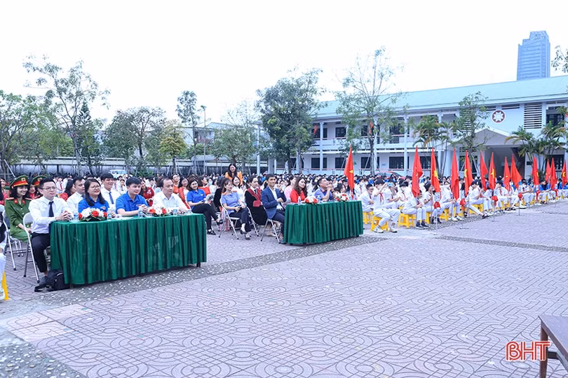 Gần 1.000 học sinh TP Hà Tĩnh được phổ biến pháp luật qua phiên tòa giả định