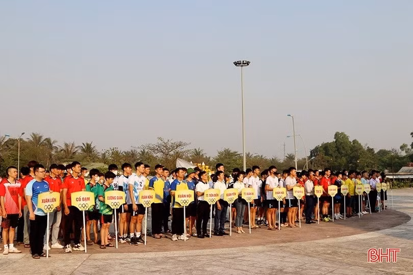 Khởi tranh Giải Bóng chuyền nam huyện Nghi Xuân