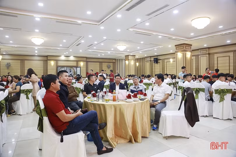 Hội Cổ động viên mừng U17 Hồng Lĩnh Hà Tĩnh giành á quân quốc gia