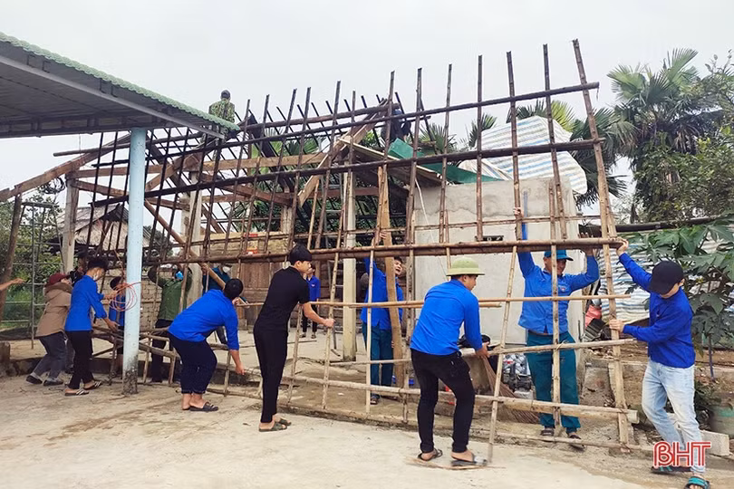 Thắm sắc xanh tuổi trẻ trên những công trình NTM ở Hương Khê