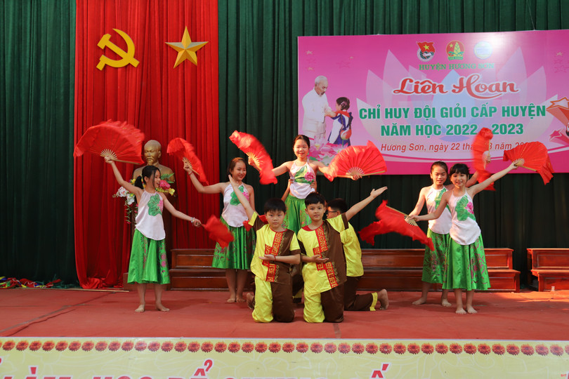 Học sinh Trường Tiểu học thị trấn Phố Châu nhất Liên hoan Chỉ huy đội giỏi huyện Hương Sơn ảnh 3 Học sinh Trường Tiểu học thị trấn Phố Châu nhất Liên hoan Chỉ huy đội giỏi huyện Hương Sơn