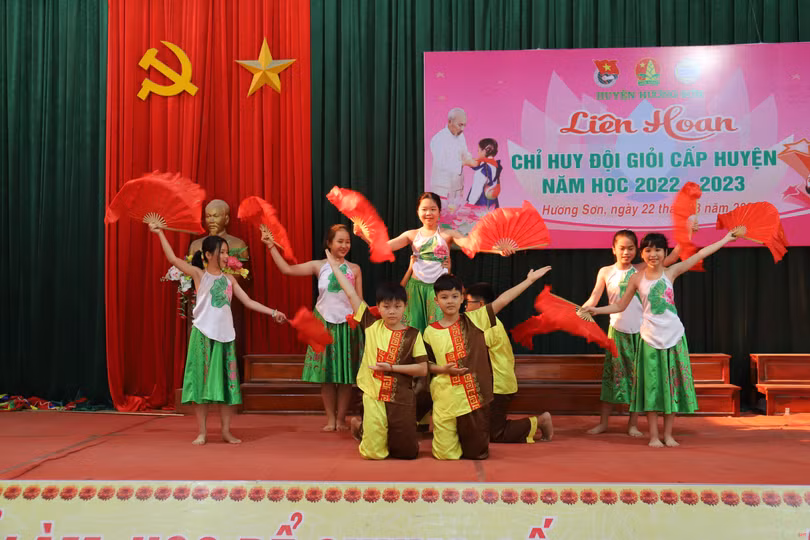 Học sinh Trường Tiểu học thị trấn Phố Châu nhất Liên hoan Chỉ huy đội giỏi huyện Hương Sơn