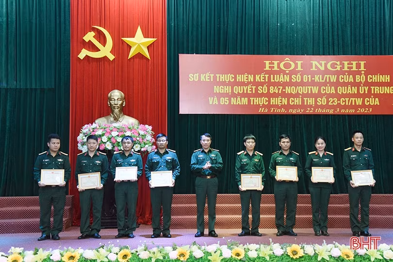 Học tập và làm theo tư tưởng, đạo đức, phong cách Hồ Chí Minh gắn với phong trào thi đua quyết thắng, các cuộc vận động