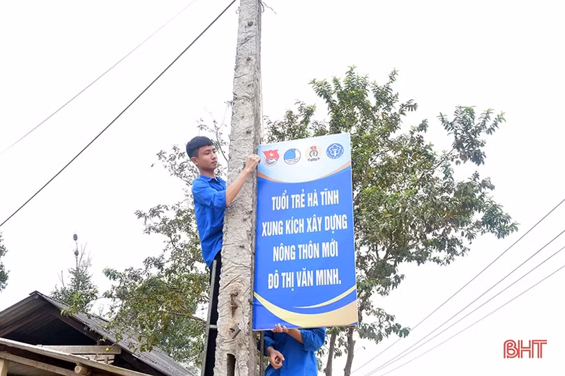 Thắm sắc xanh tuổi trẻ trên những công trình NTM ở Hương Khê