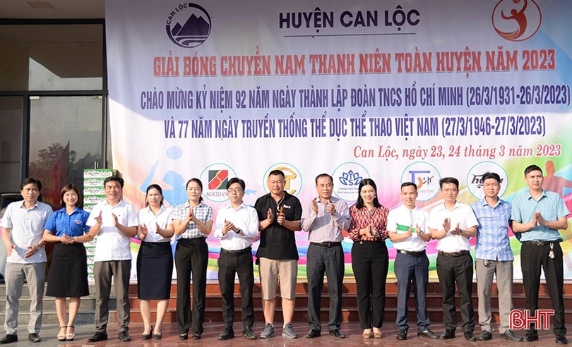 19 đội tranh tài giải bóng chuyền nam huyện Can Lộc 
