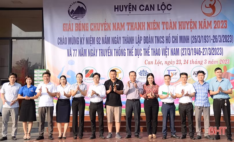 19 đội tranh tài giải bóng chuyền nam huyện Can Lộc 