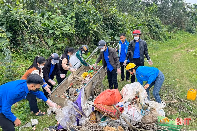 Thắm sắc xanh tuổi trẻ trên những công trình NTM ở Hương Khê
