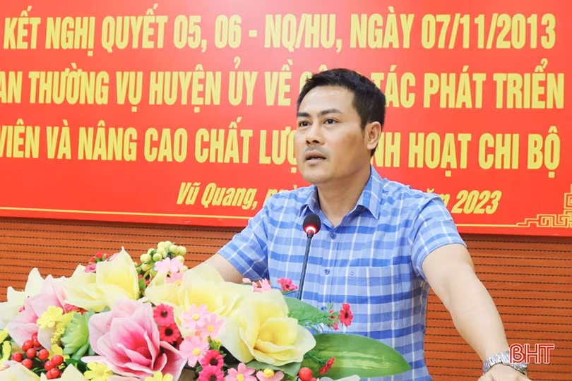 Phát huy vai trò của người đứng đầu trong công tác phát triển đảng viên, nâng cao chất lượng sinh hoạt chi bộ