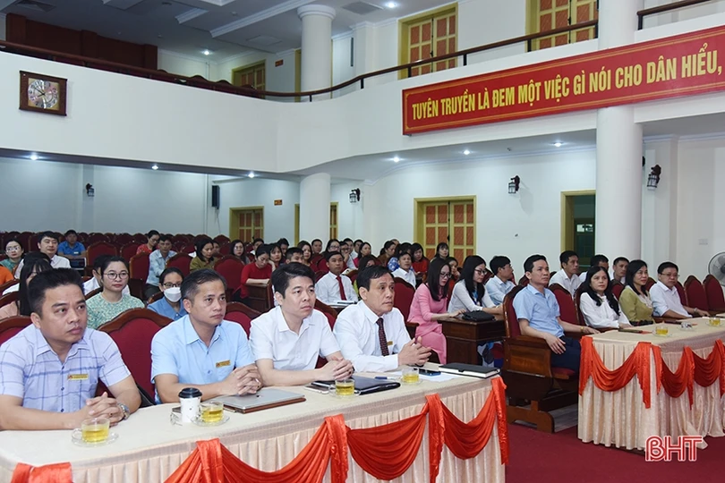 Bồi dưỡng trung cấp lý luận chính trị cho 72 cán bộ, công chức, viên chức