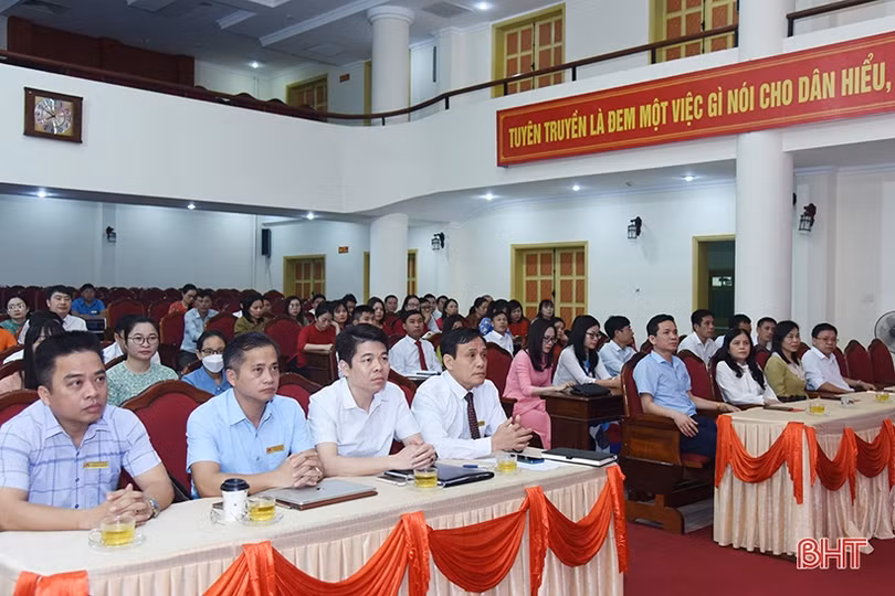 Bồi dưỡng trung cấp lý luận chính trị cho 72 cán bộ, công chức, viên chức