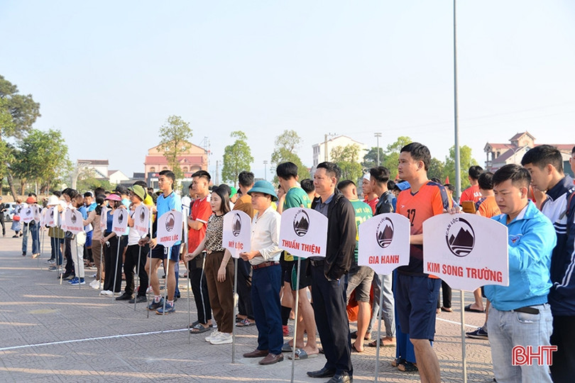 19 đội tranh tài giải bóng chuyền nam huyện Can Lộc 