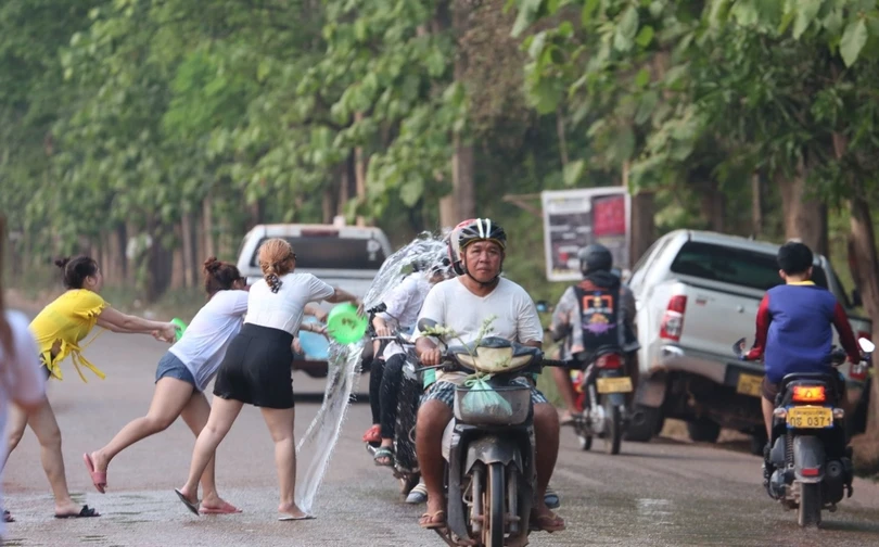 Người dân Lào được nghỉ 5 ngày đón tết cổ truyền Bunpimay