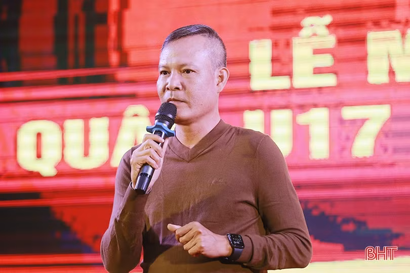 Hội Cổ động viên mừng U17 Hồng Lĩnh Hà Tĩnh giành á quân quốc gia