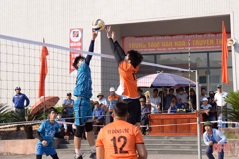 19 đội tranh tài giải bóng chuyền nam huyện Can Lộc 