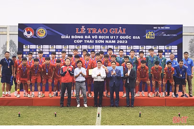 Thi đấu nỗ lực, U17 Hồng Lĩnh Hà Tĩnh thất bại tiếc nuối trước U17 Viettel