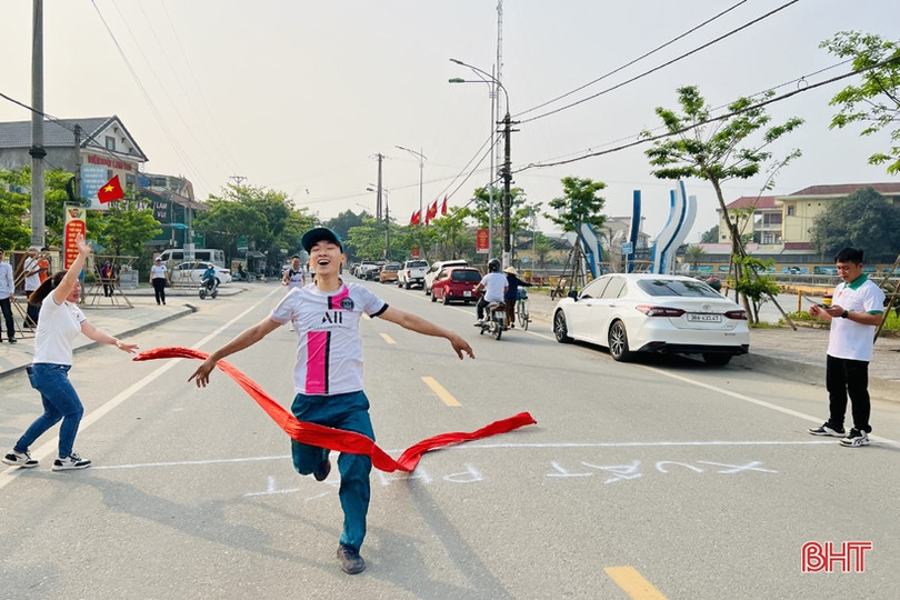 Gần 350 người tham gia “Ngày chạy Olympic vì sức khỏe toàn dân” ở Hương Sơn