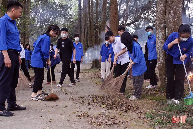 Thắm sắc xanh tuổi trẻ trên những công trình NTM ở Hương Khê